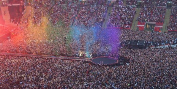 Είδαμε Coldplay στο Wembley: μουσική, χαρά, θετική ενέργεια και αγάπη