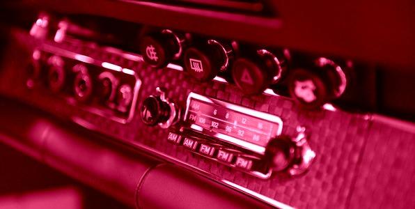 Ραδιοφωνικό «χρηματιστήριο» #5: η σύγκριση των ραδιοφώνων που παίζουν επιτυχίες