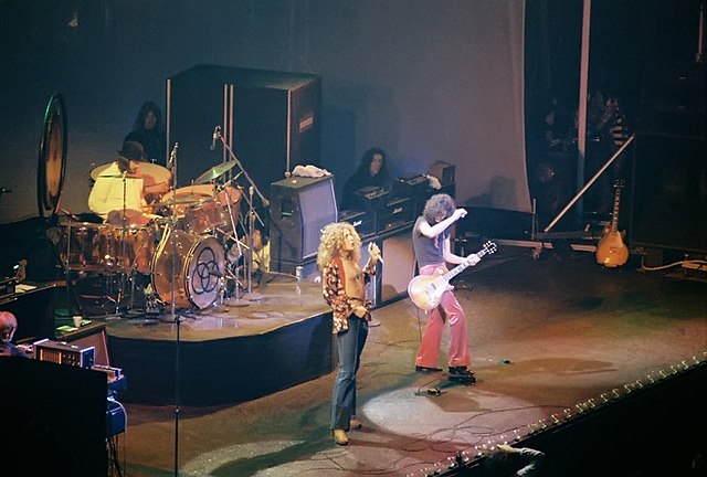 Ακούστε τους Led Zeppelin να παίζουν το Dazed And Confused