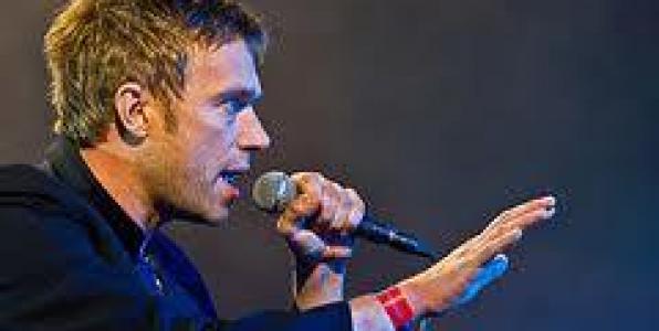 ΜΑΛΩΜΕΝΟΣ ΜΕ ΟΛΟΥΣ ΠΙΑ ΑΥΤΟΣ Ο DAMON ALBARN;