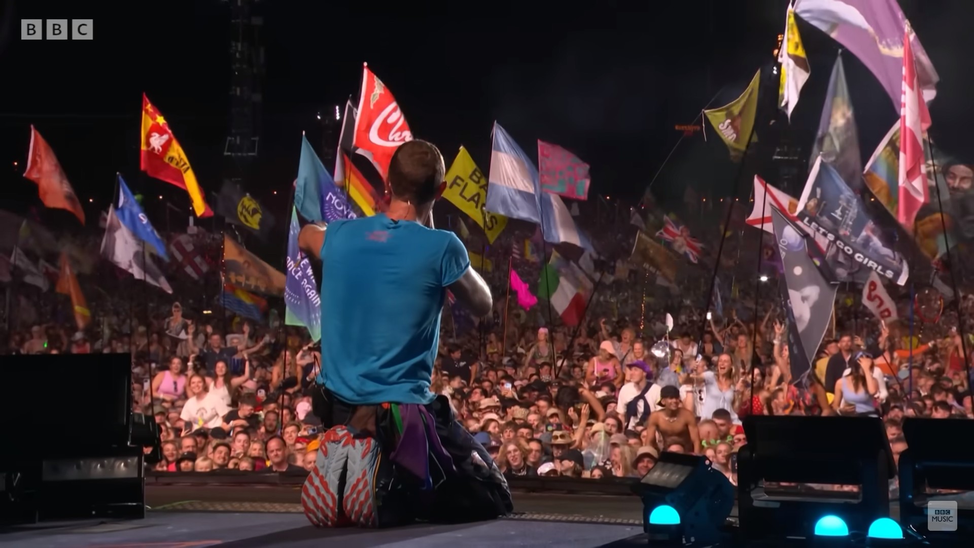 Σάββατο βράδυ βλέποντας Coldplay σε live streaming από το Glastonbury 