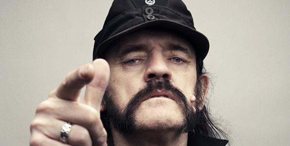 Σπαράζει το Protagon πάνω από τον τάφο του Lemmy