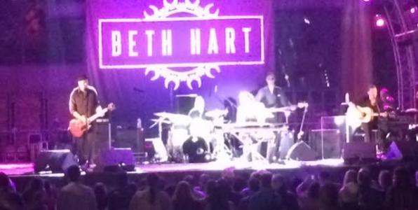 Είδαμε Beth Hart: Μόνο η μουσική θα μας σώσει